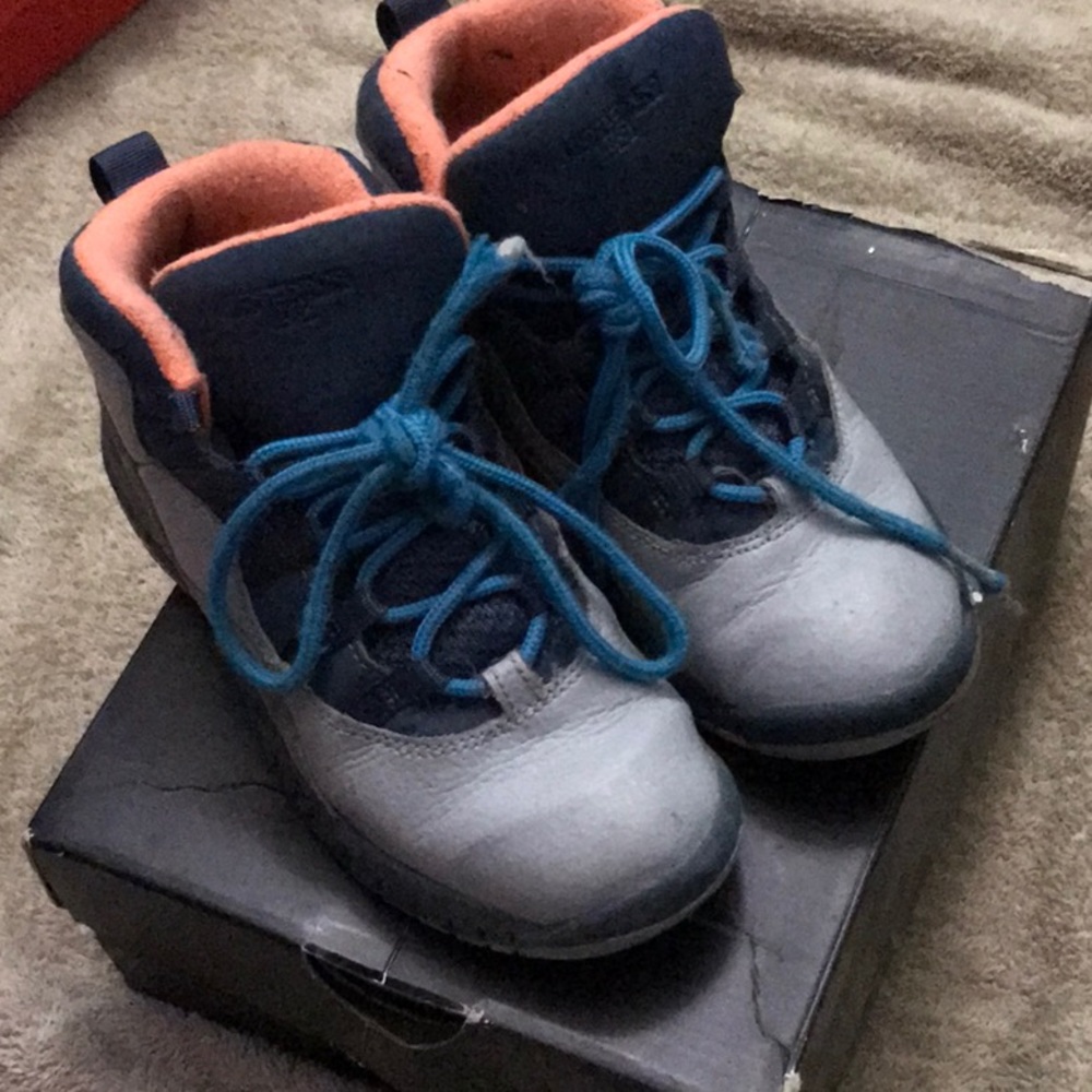 Sneakers